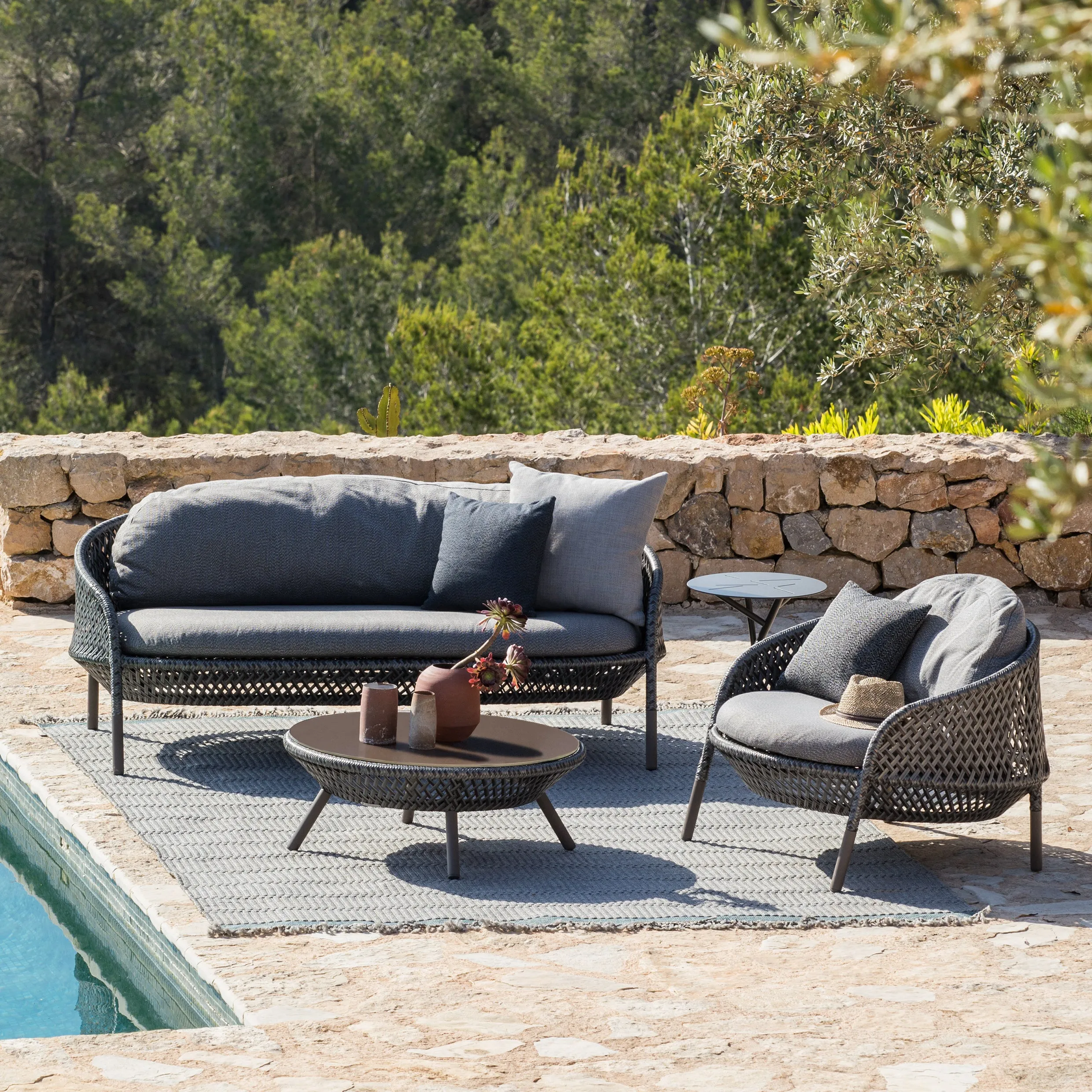 AHNDA Lounge Chair