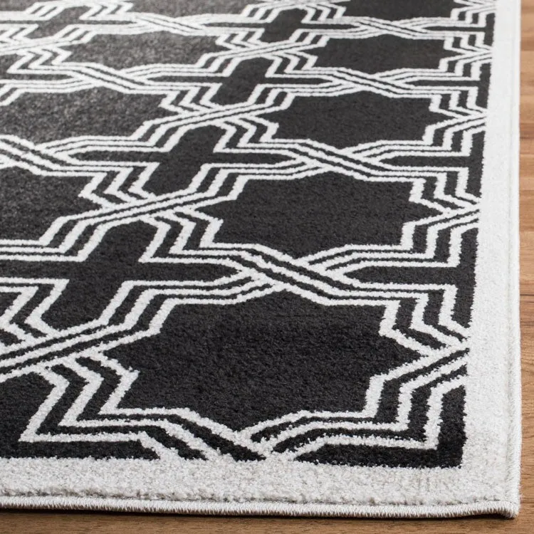 Amherst 5' x 8' Indoor/Outdoor Woven Area Rug - Anthracite/Ivory