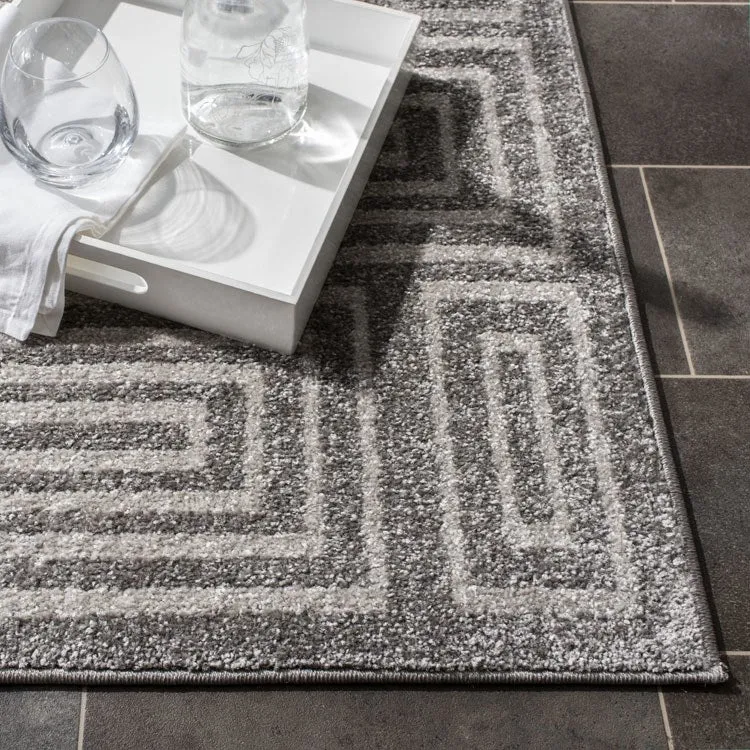 Amherst 5' x 8' Indoor/Outdoor Woven Area Rug - Gray/Ivory