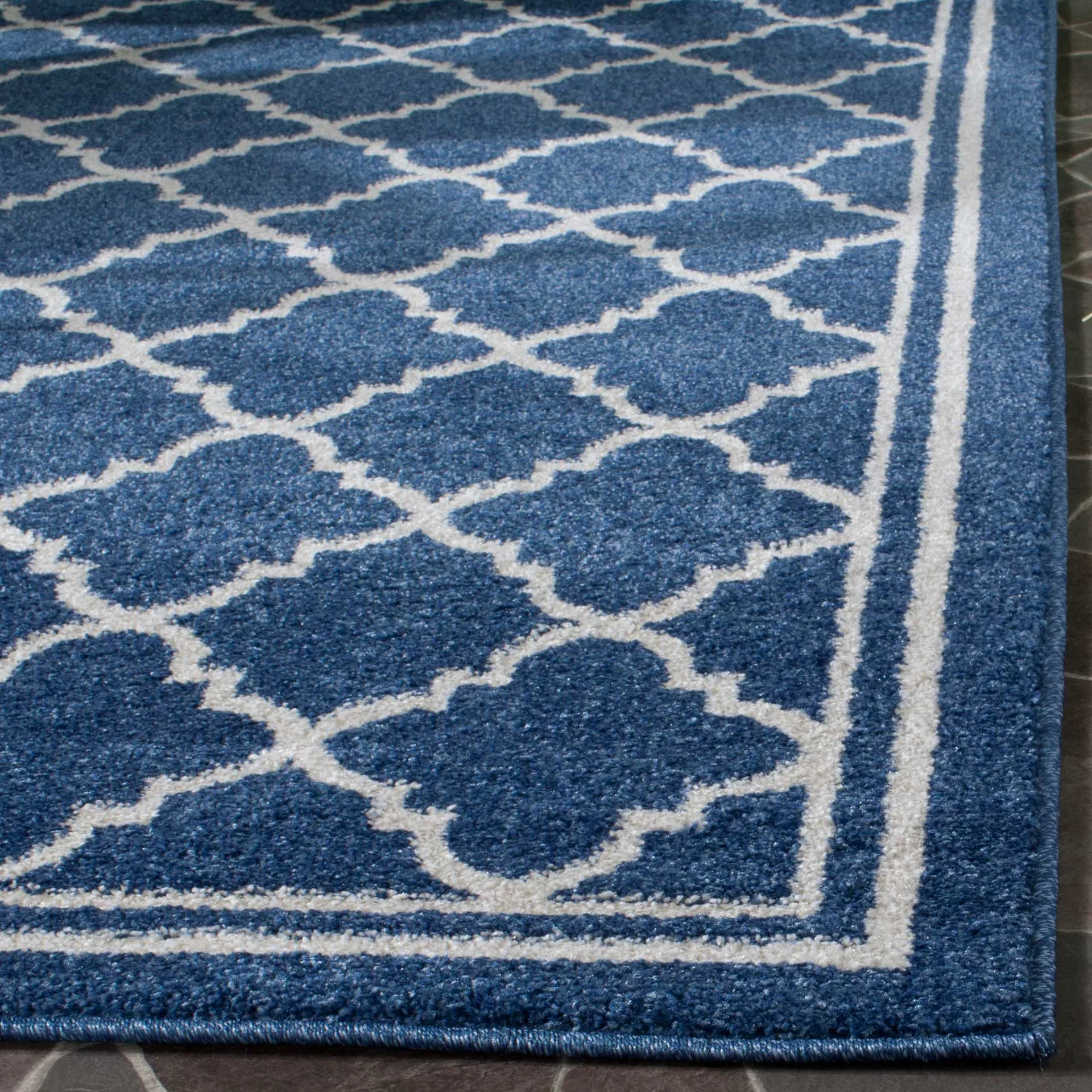 Amherst Lantern Navy/Beige Area Rug