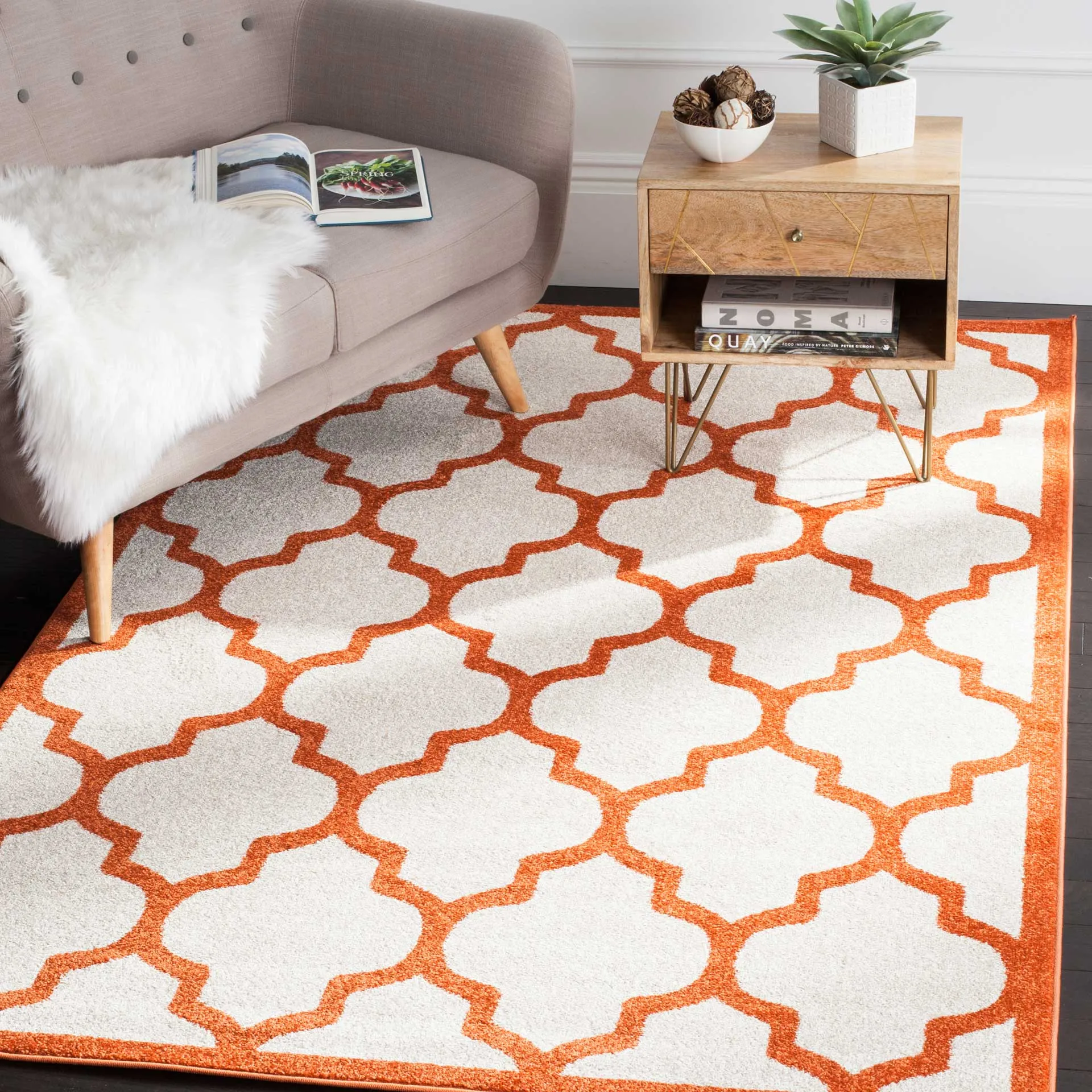 Amherst Quatrefoil Beige/Orange Area Rug