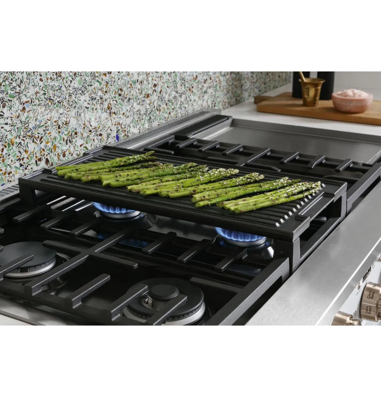 Cafe C2Y486P3TD1 Caf(eback)™ 48" Smart Dual-Fuel Commercial-Style Range with 6 Burners and Griddle (Natural Gas)
