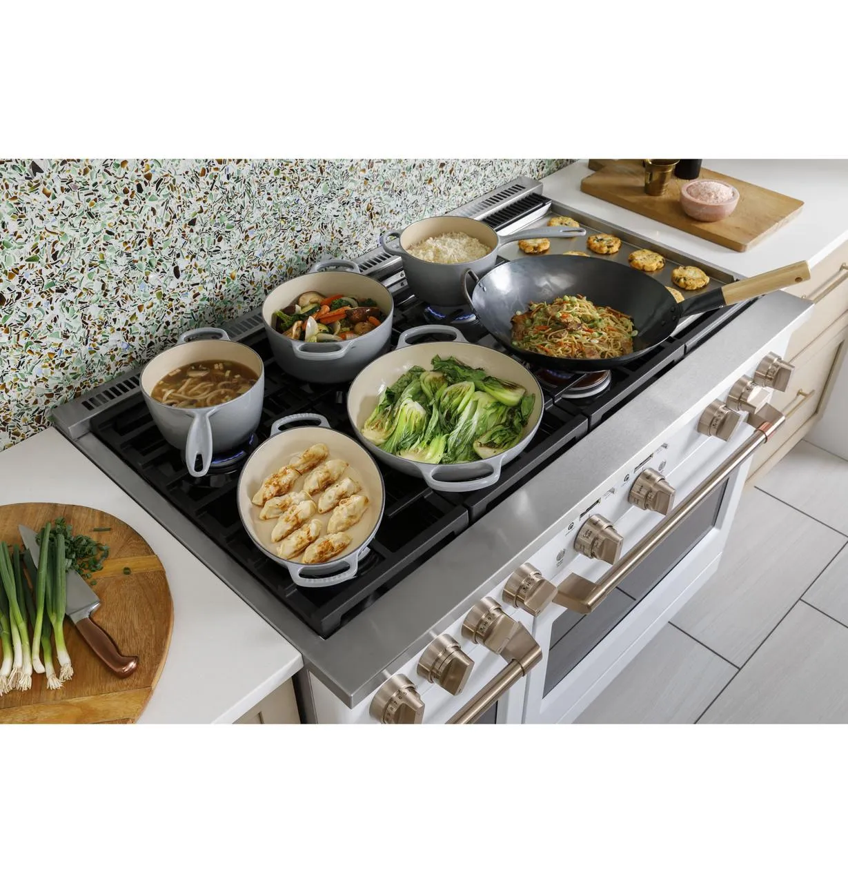 Cafe C2Y486P3TD1 Caf(eback)™ 48" Smart Dual-Fuel Commercial-Style Range with 6 Burners and Griddle (Natural Gas)