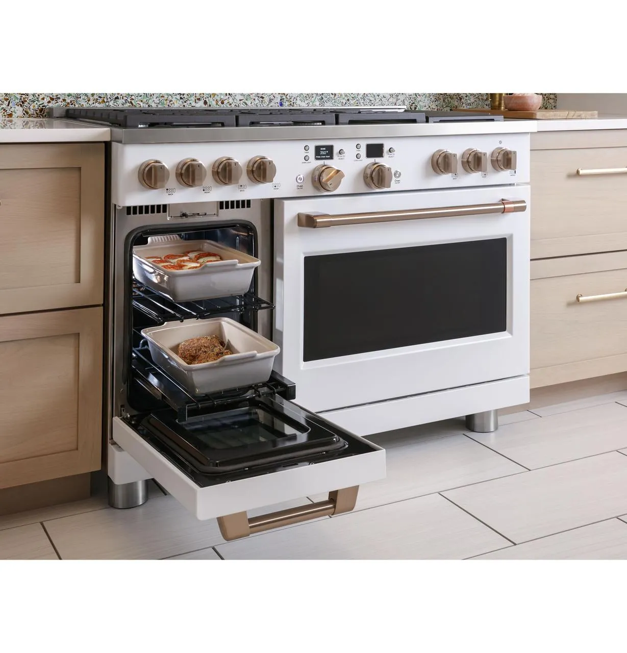 Cafe C2Y486P3TD1 Caf(eback)™ 48" Smart Dual-Fuel Commercial-Style Range with 6 Burners and Griddle (Natural Gas)