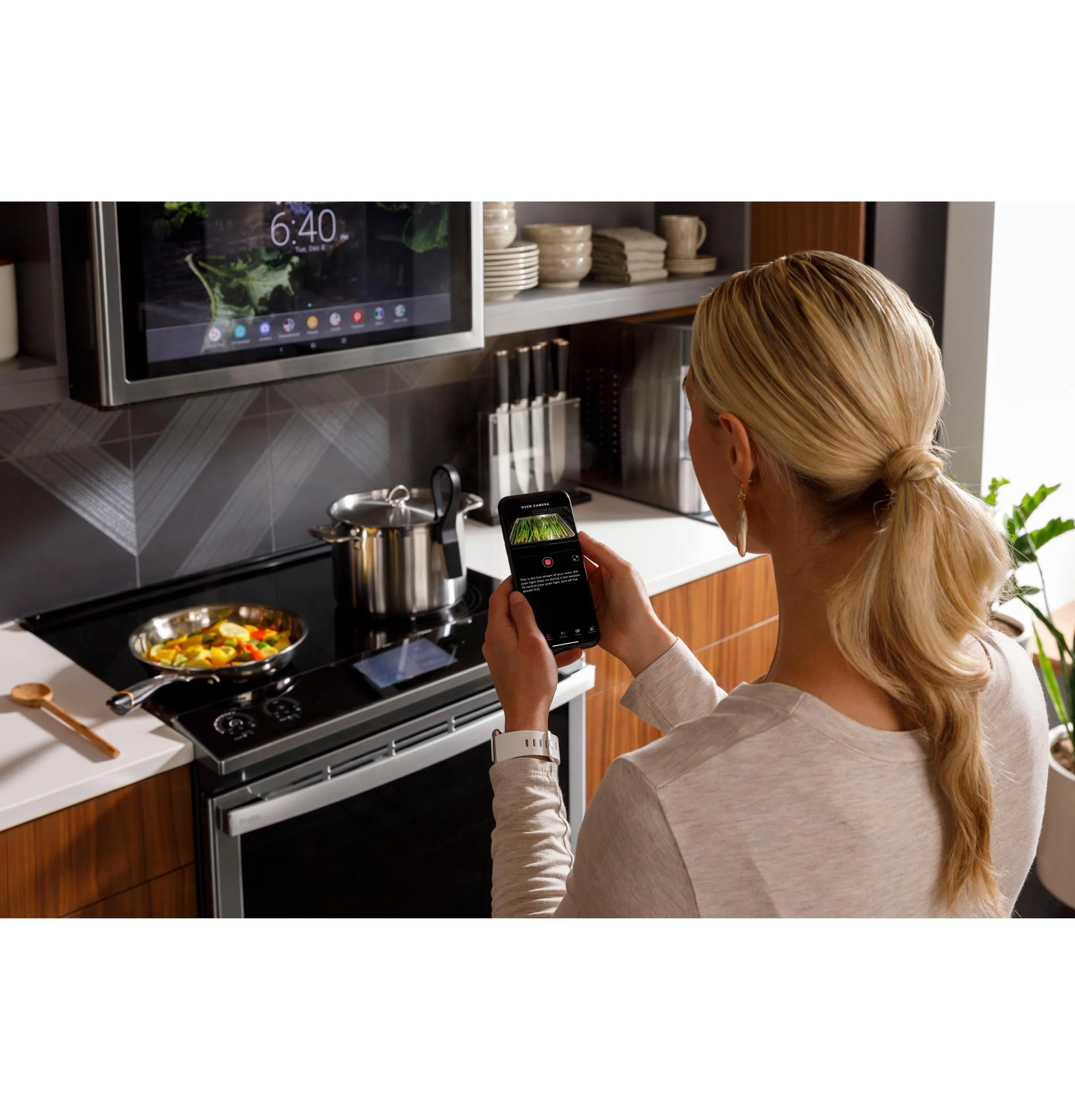 PHS93XYPFS GE Profile™ 30" Smart Slide-In Front-Control Induction Fingerprint Resistant Range with In Oven Camera