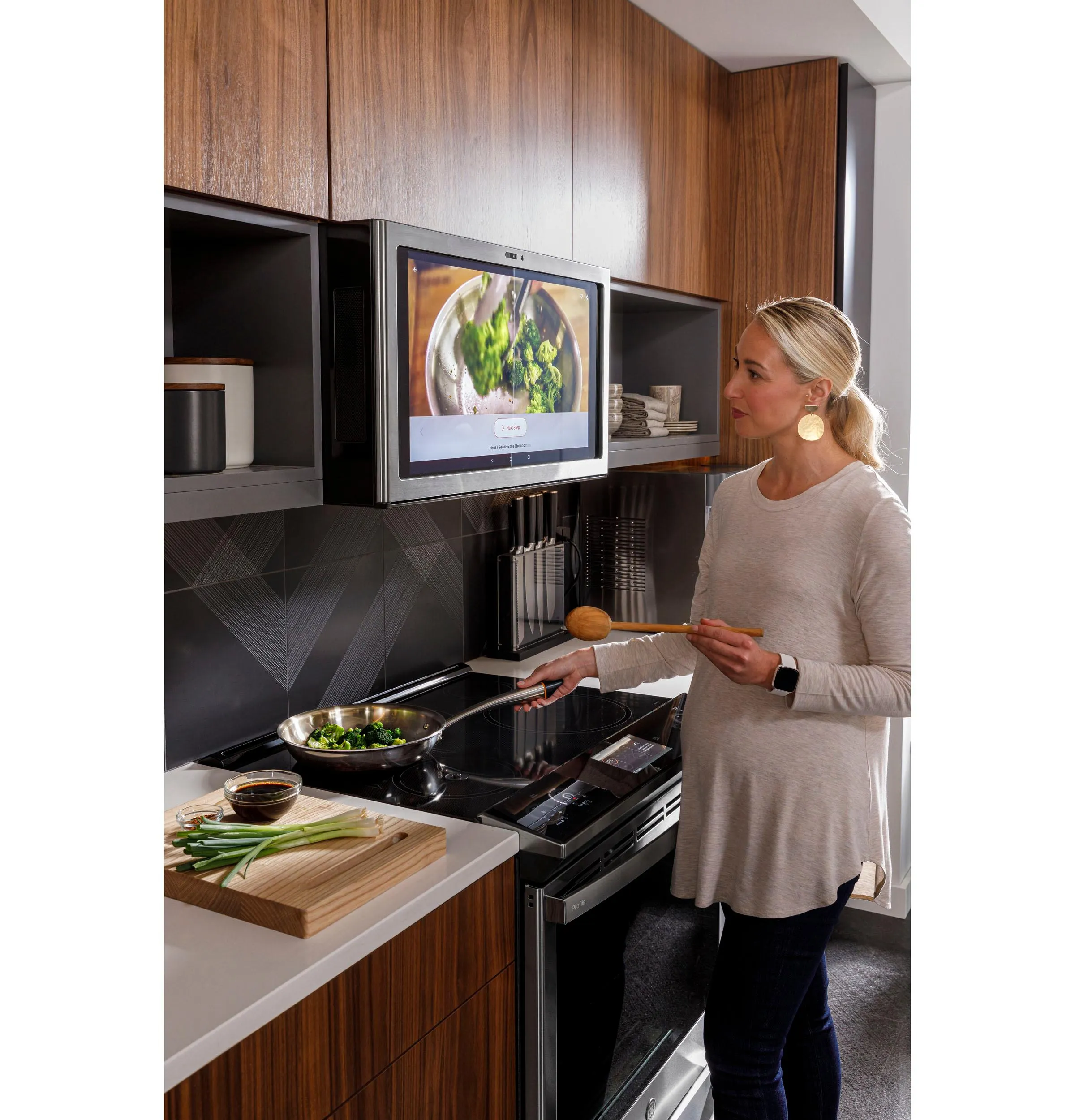 PHS93XYPFS GE Profile™ 30" Smart Slide-In Front-Control Induction Fingerprint Resistant Range with In Oven Camera
